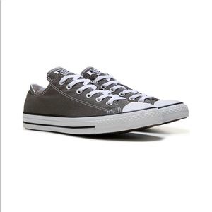 ✖️Sold✖️Converse Chuck Taylor’s Gray Sneakers